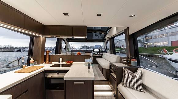 Яхта GALEON 510 SKY