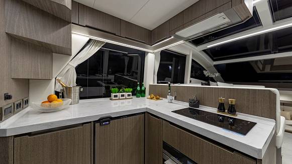 Яхта GALEON 470 SKY