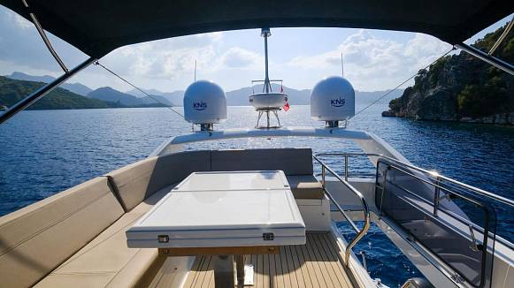 Яхта GALEON 500 FLY