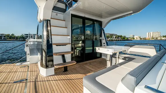 Яхта GALEON 400 FLY