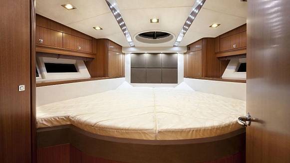 Яхта GALEON 350 HTC