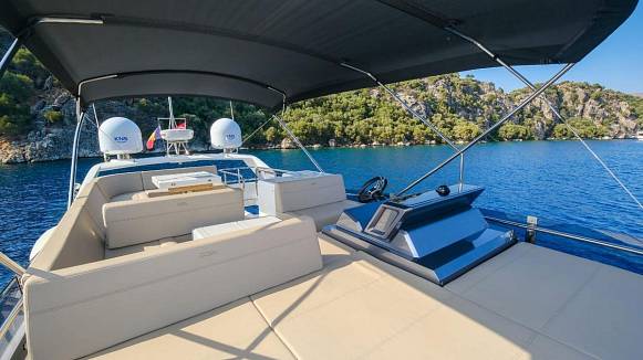 Яхта GALEON 500 FLY