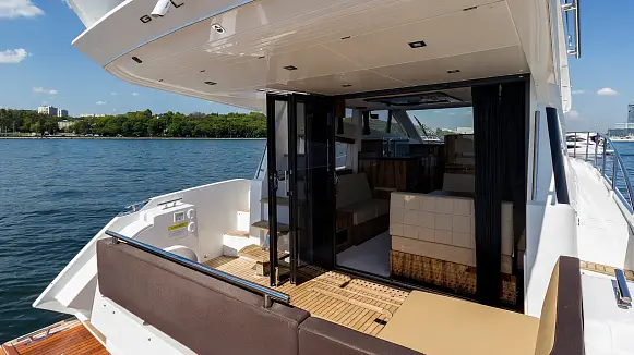 Яхта GALEON 420 FLY