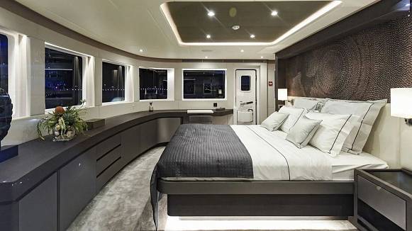 Яхта Nomad 95 SUV