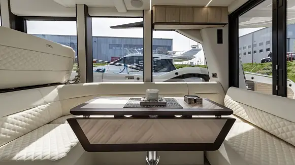 Яхта GALEON 440 FLY