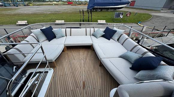 Яхта GALEON 620 FLY