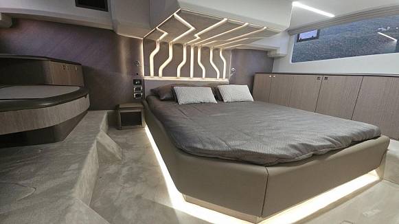 Яхта GALEON 440 FLY