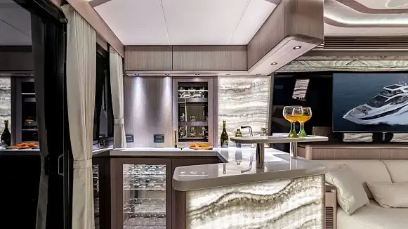 Яхта GALEON 800 FLY