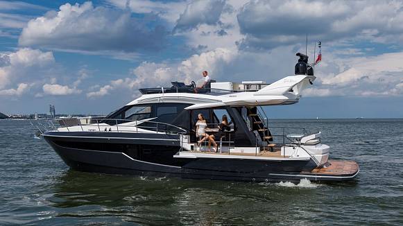 Яхта GALEON 500 FLY