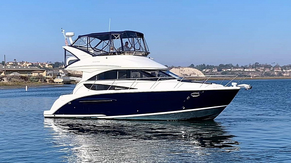 Meridian 341 yacht