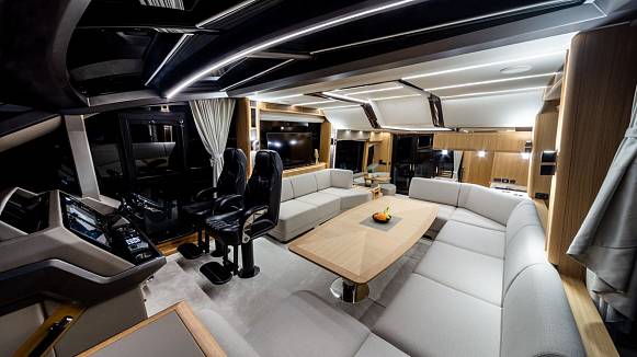 Яхта Galeon 680 FLY
