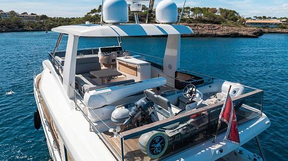 Яхта GRAND TRAWLER 62