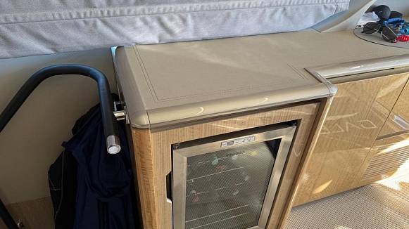 Яхта Galeon 700 Sky