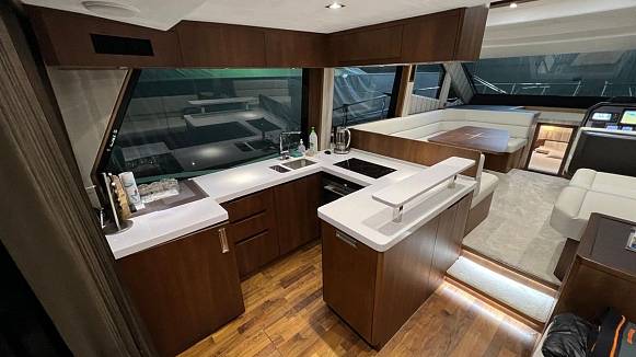 Яхта GALEON 500 FLY