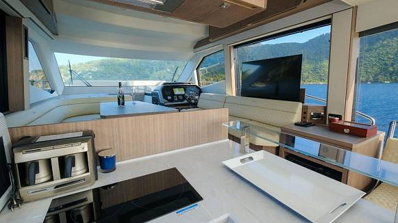 Яхта GALEON 500 FLY