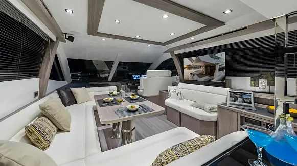 Яхта GALEON 550 FLY