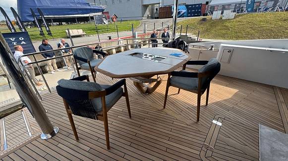 Яхта GALEON 620 FLY