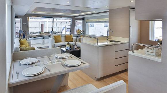 Яхта NOMAD 65 SUV