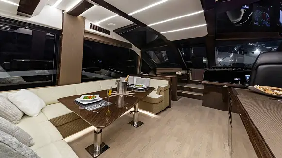Яхта GALEON 640 FLY