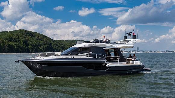 Яхта GALEON 500 FLY