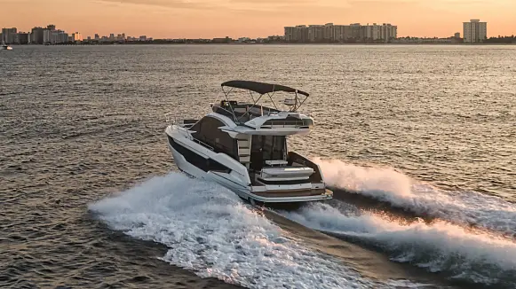 Яхта GALEON 400 FLY