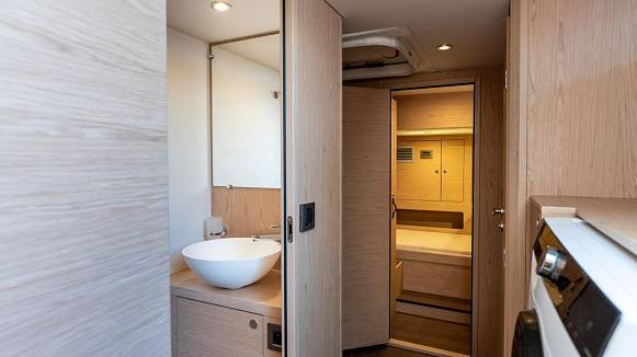 Яхта GRAND TRAWLER 62