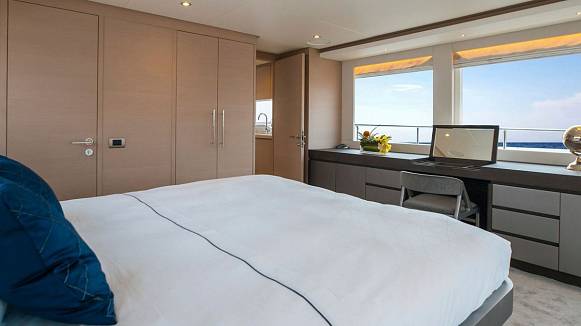 Яхта Nomad 95 SUV