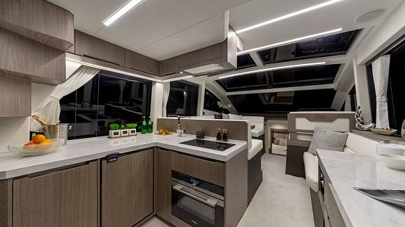 Яхта GALEON 470 SKY