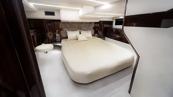 Яхта GALEON 410 HTC