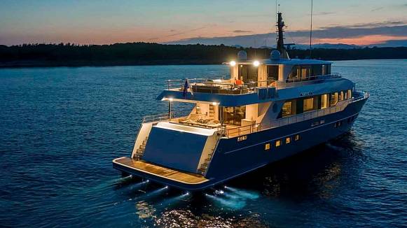 Яхта Nomad 95 SUV