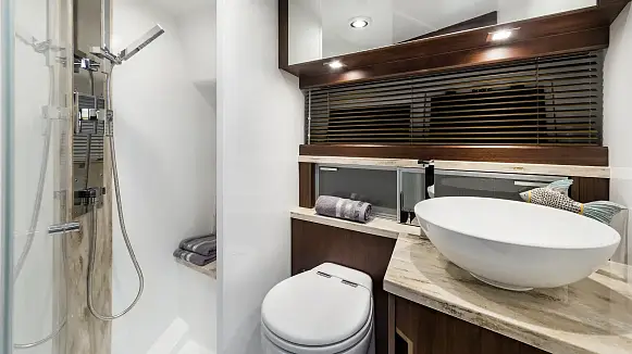 Яхта GALEON 420 FLY