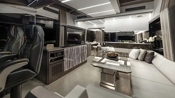 Яхта GALEON 650 SKY