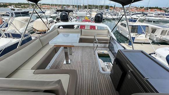 Яхта GALEON 460 FLY
