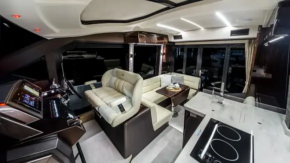 Яхта GALEON 410 HTC