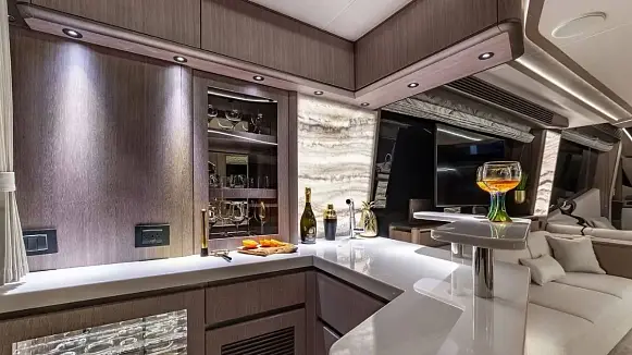 Яхта GALEON 800 FLY