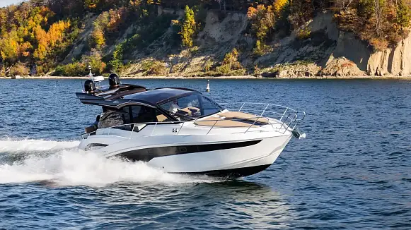 Яхта GALEON 425 HTS