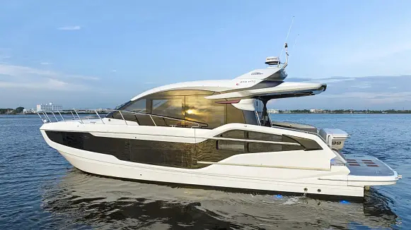 Яхта GALEON 450 HTC