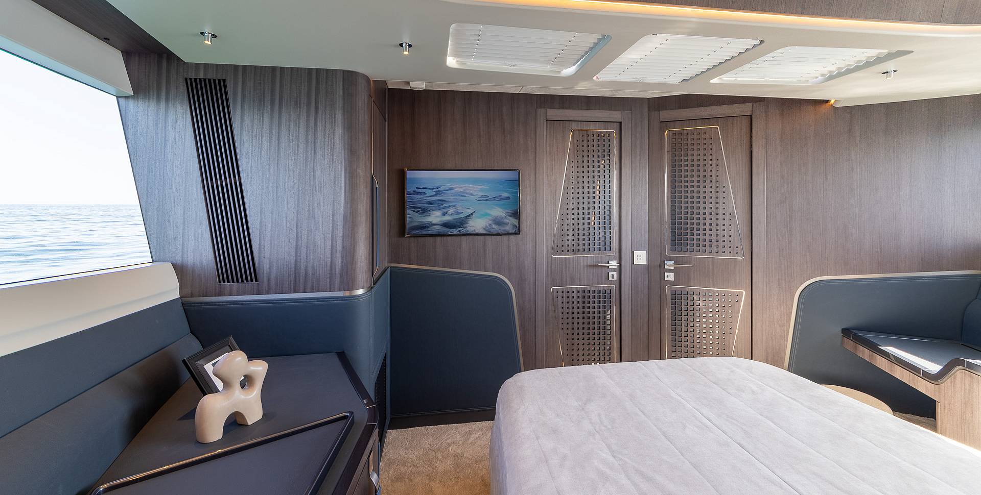 Яхта GALEON 570 SKY