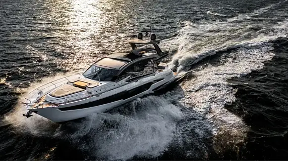 Яхта GALEON 700 SKY