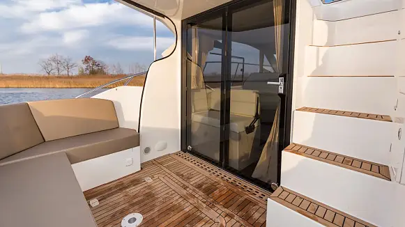 Яхта GALEON 360 FLY