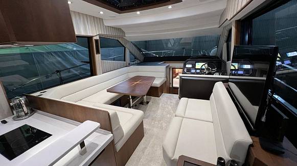 Яхта GALEON 500 FLY