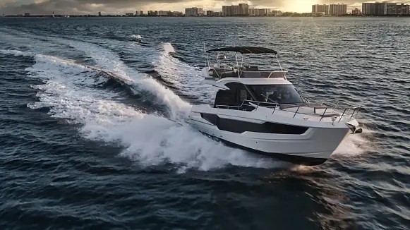 Яхта GALEON 400 FLY