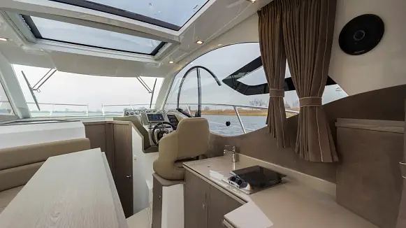 Яхта GALEON 310 HTC